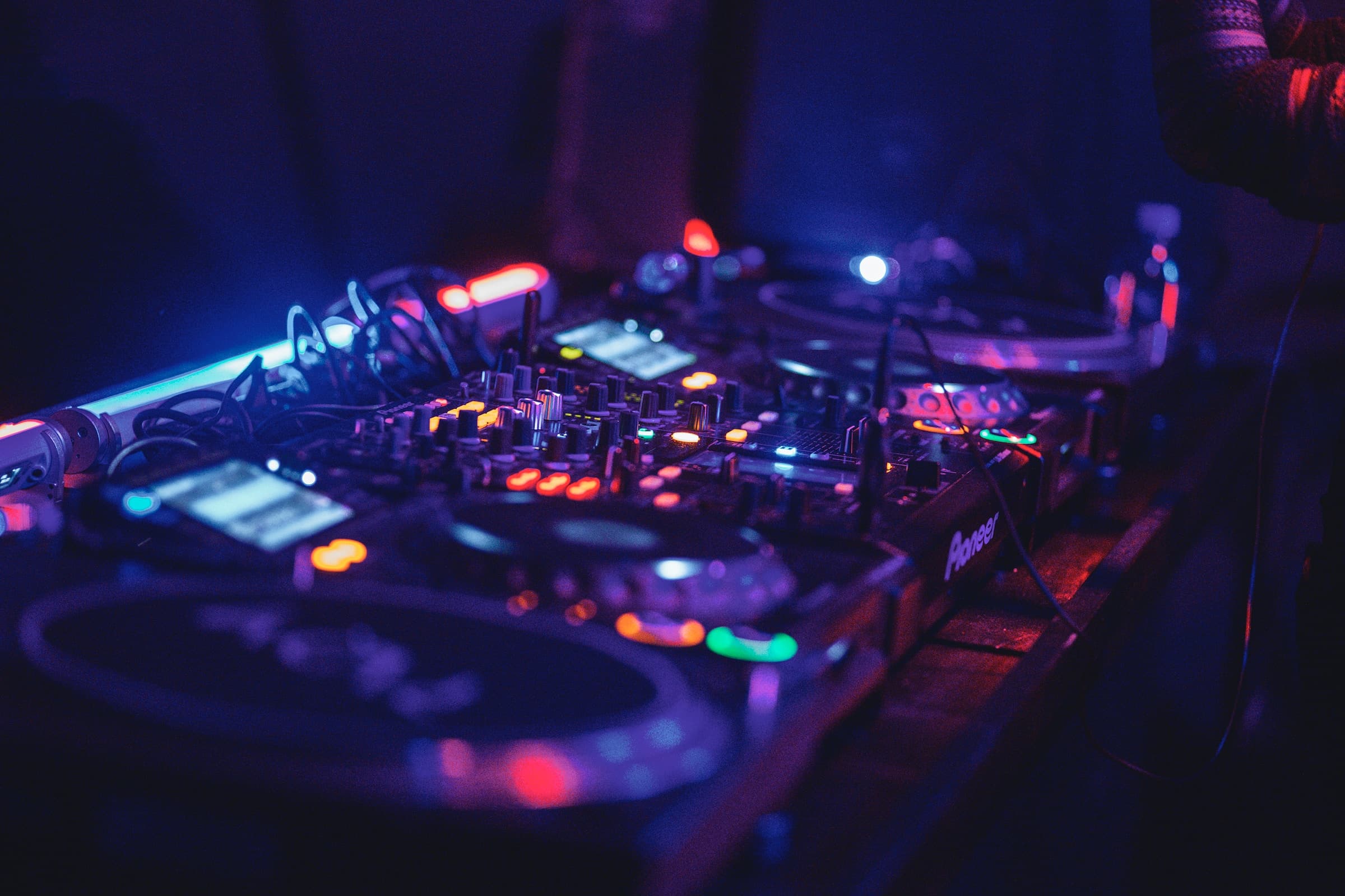 A DJ set with lots of cables plugged into it.